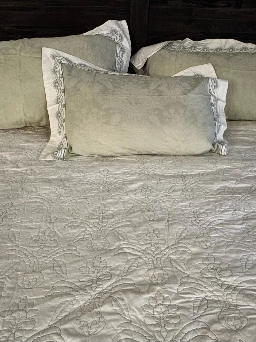 Classic White/Sage Green Quilted Bedspread & 2 King and 2 Standard Pillow Shams